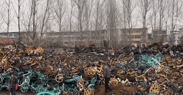 上海11人偷上萬輛共享單車拆賣。央視 上海11人偷上萬輛共享單車拆賣。央視