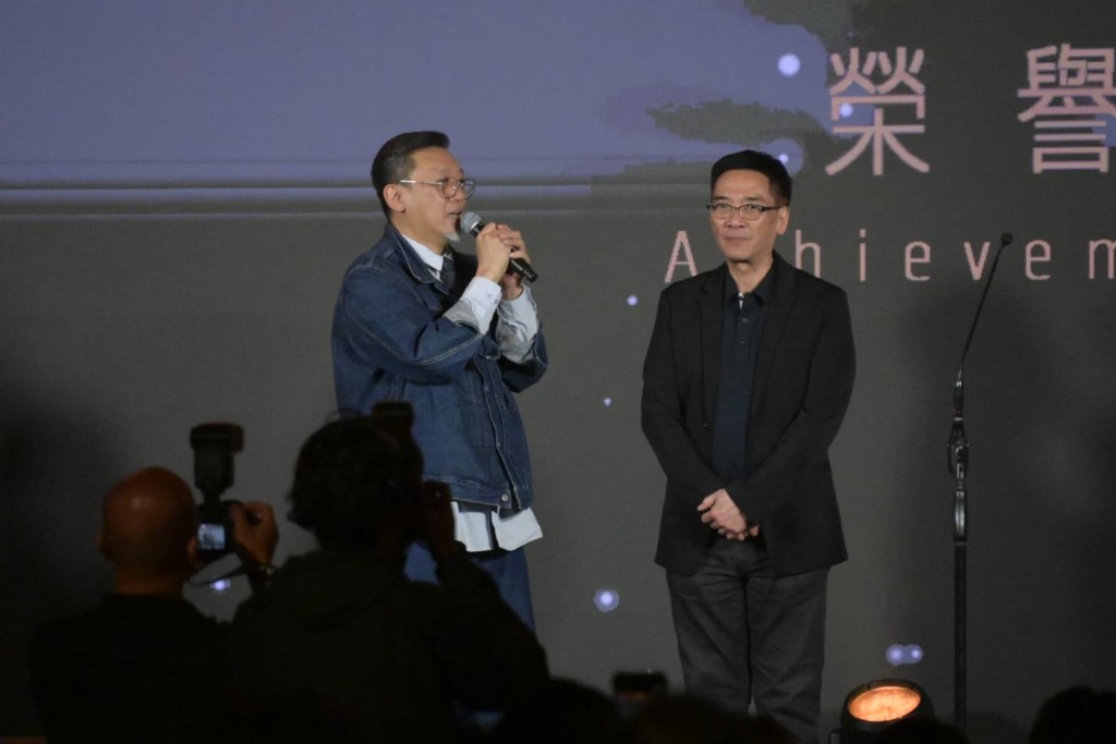 郑保瑞颁发“荣誉大奖” 予关锦鹏。