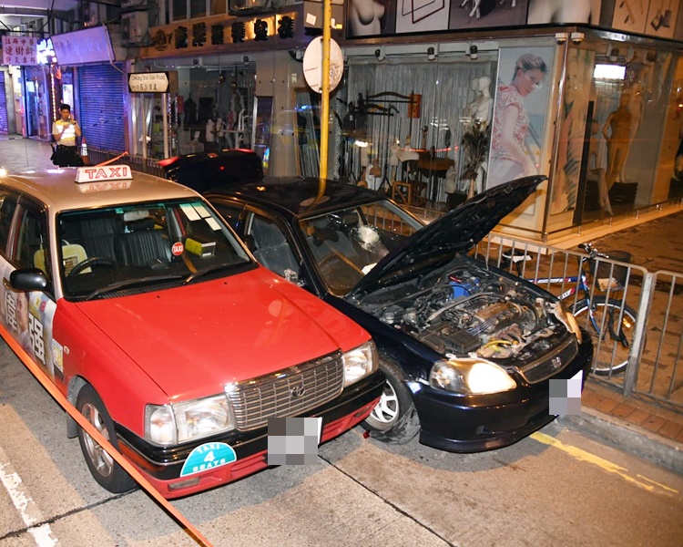 私家車企圖「攝車罅」逃走但失敗。