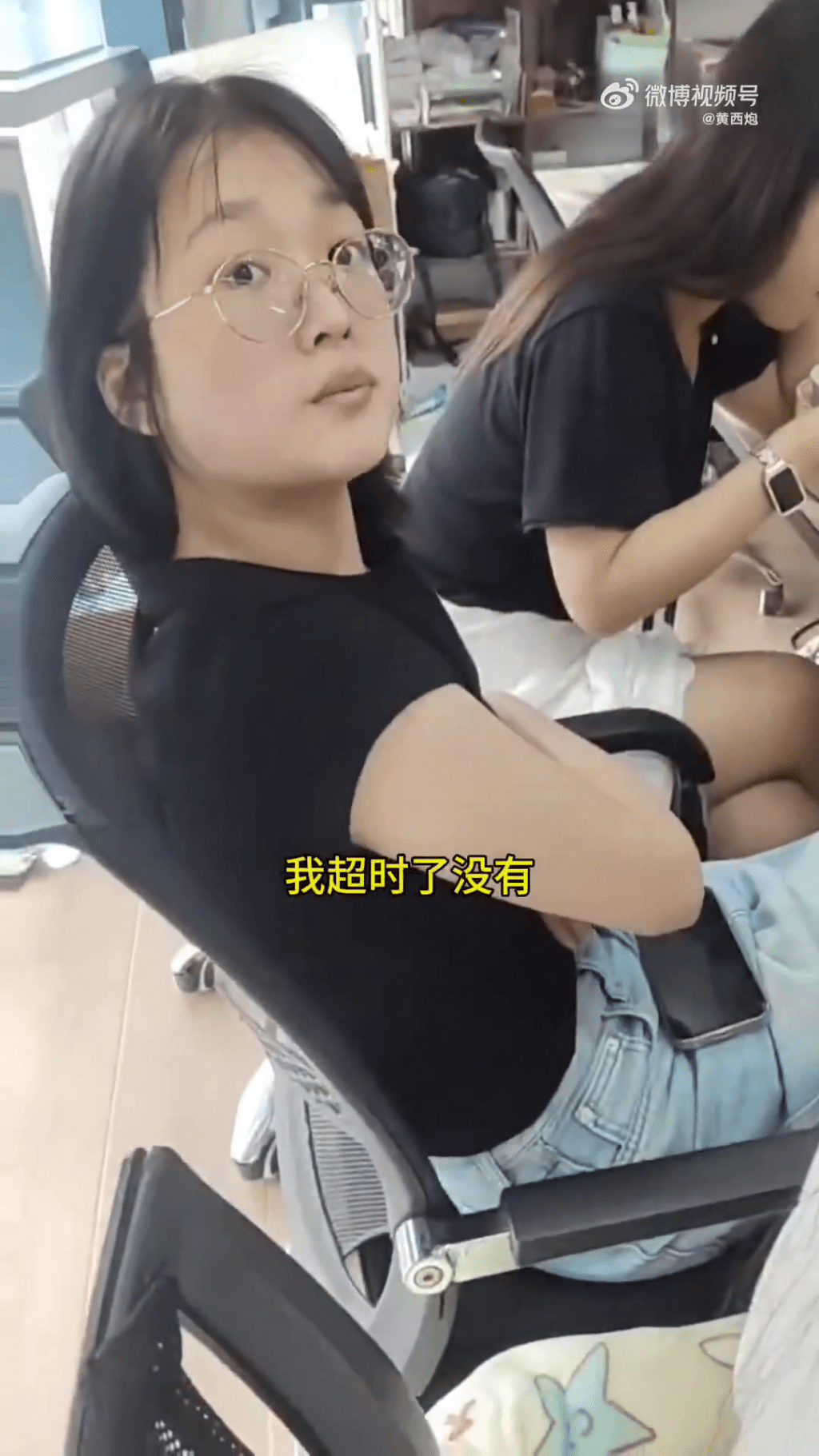 深圳白嫖OL与上门的骑手对质时，态度嚣张。