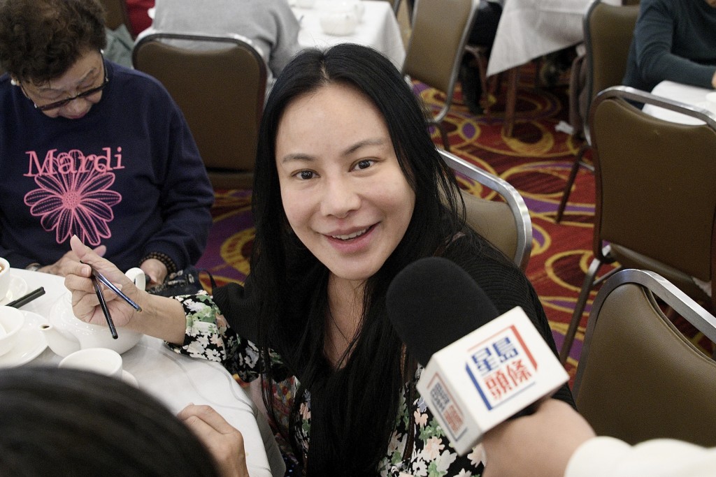 何女士指難得一眾親戚一同在家,要好好敘舊。 何女士指難得一眾親戚一同在家,要好好敘舊。