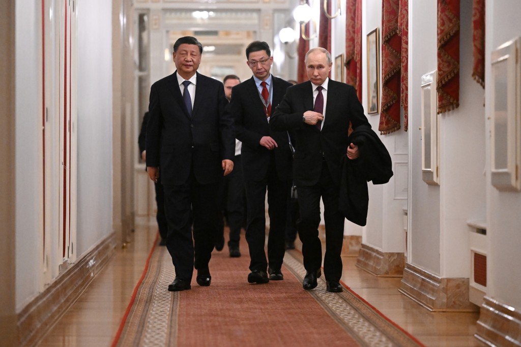 习近平在克里姆林宫与总统普京进行一对一非正式会谈。美联社