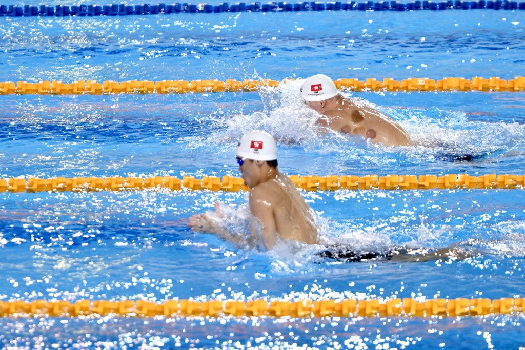  男子200米蛙泳，是趙浩俊及年僅17歲的麥世霆之爭。 劉駿軒攝