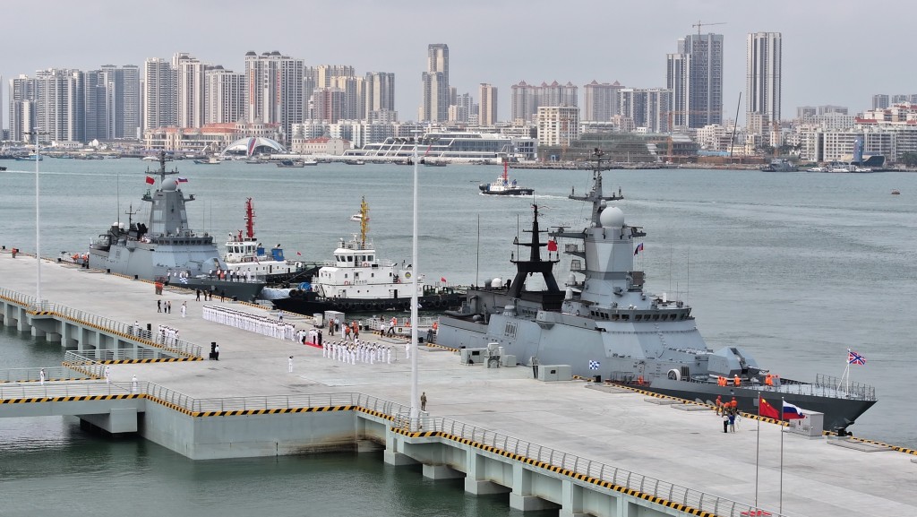 俄羅斯海軍艦艇編隊訪問湛江。新華社  