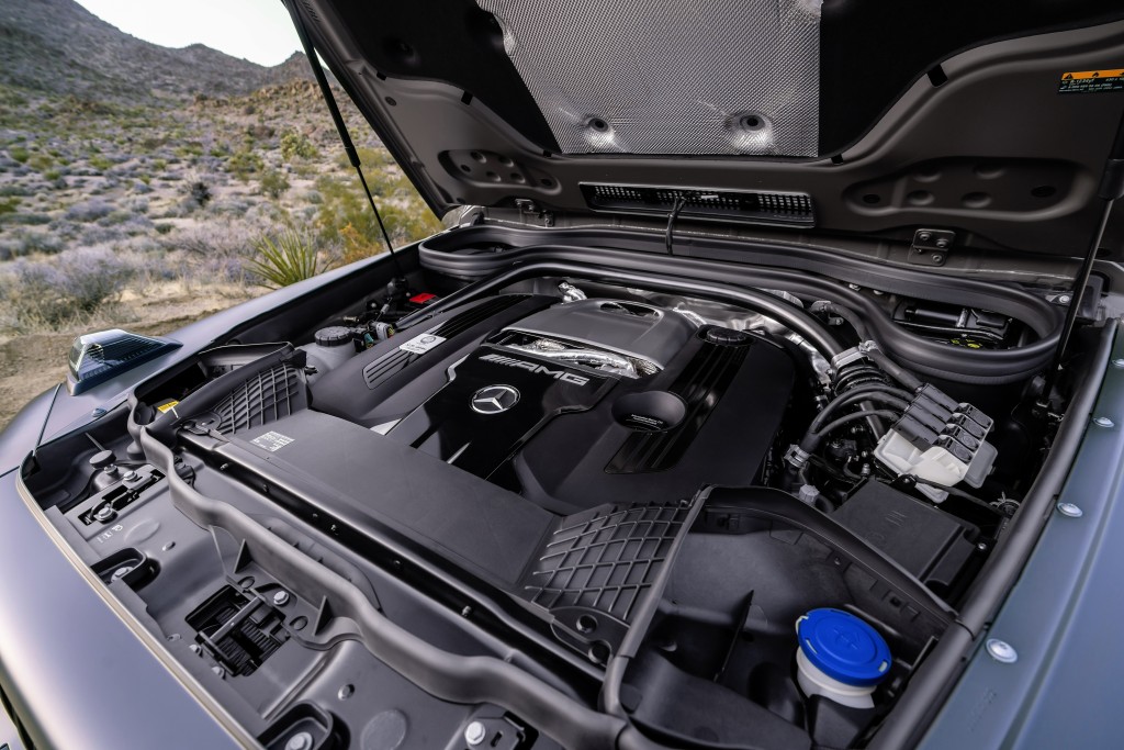 V8引擎內置的輕混能系統同樣可短暫額外提供20ps和200Nm，0-100km/h加速僅4.3秒。