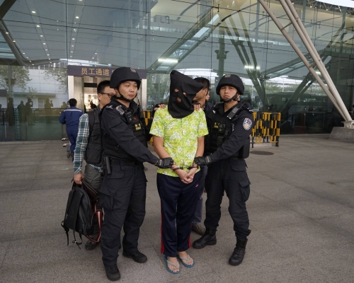 警方拘捕9名涉案港人。