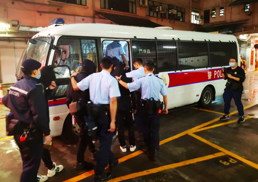 拘8名酒吧男負責人,最細只有15歲。警方圖片