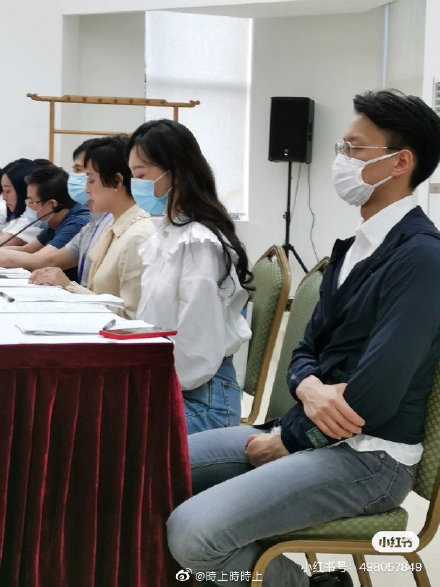 唐嫣(右二)同孫儷(右三)好認真上堂!
