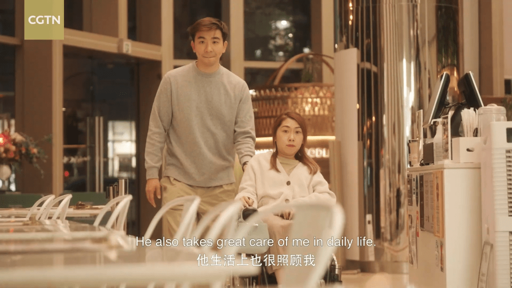 在生活細節上,丈夫亦十分照顧。片段截圖 在生活細節上,丈夫亦十分照顧。片段截圖