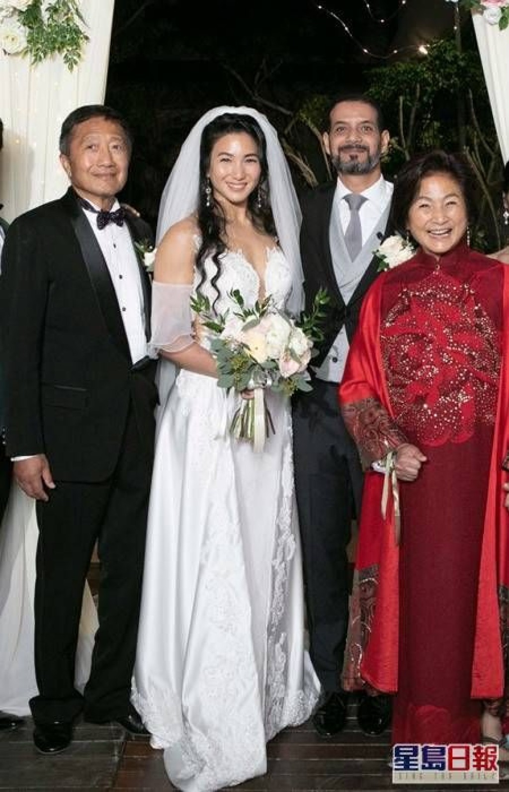 原子鏸2019年與摩洛哥籍的Mehhd El Ajimi結婚，鄭佩佩與原文通都在場。