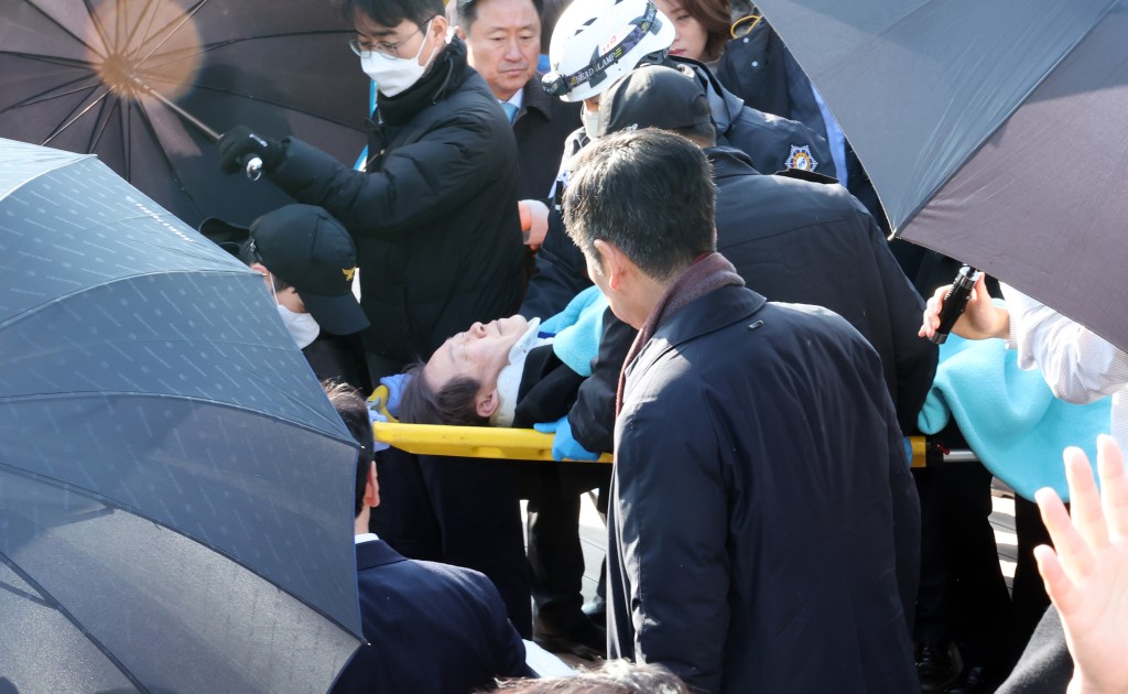 最近日韩发生多宗天灾人祸，包括韩国政坛重要人物被刺杀。