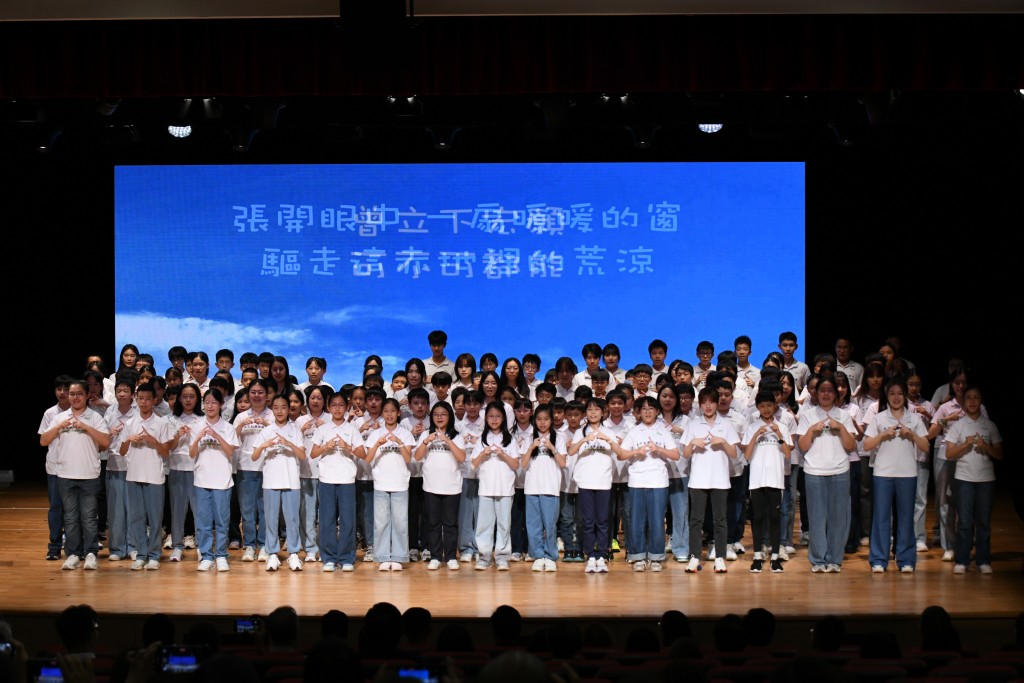 「永不放棄同學會」舉行畢業禮。