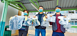 警方展示疑犯衣物及八達通。