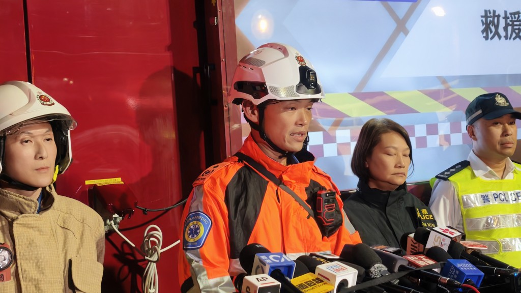 消防處助理救護總長(新界東)周詠賢指,四十人在現場證實不治。 消防處助理救護總長(新界東)周詠賢指,四十人在現場證實不治。