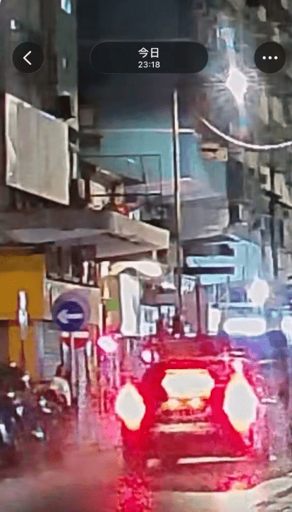 私家車的煞車燈早在直路階段已經亮起，顯示司機曾試圖減速。Threads@denzel_chan