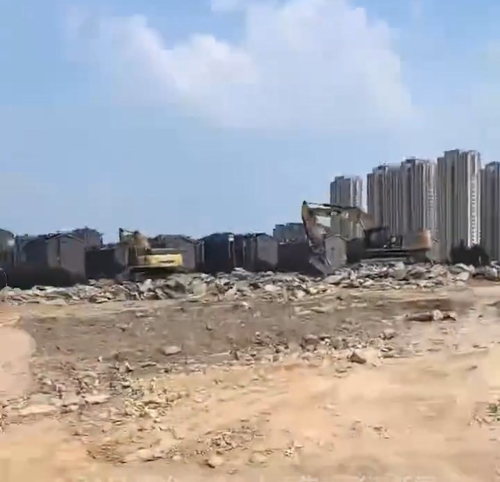 涉事祖坟变成工地。微博