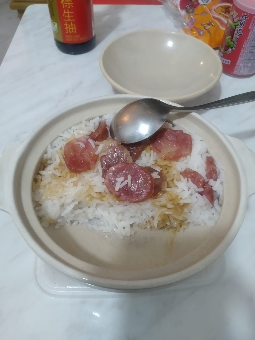 臘腸煲仔飯沒有燒焦底（圖片來源：Facebook@香港茶餐廳及美食關注組）
