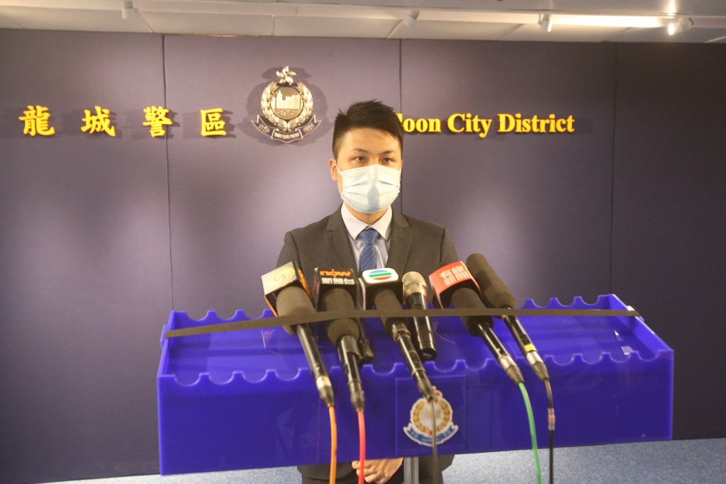 九龙城警区动物罪案警察专队督察陈智超。