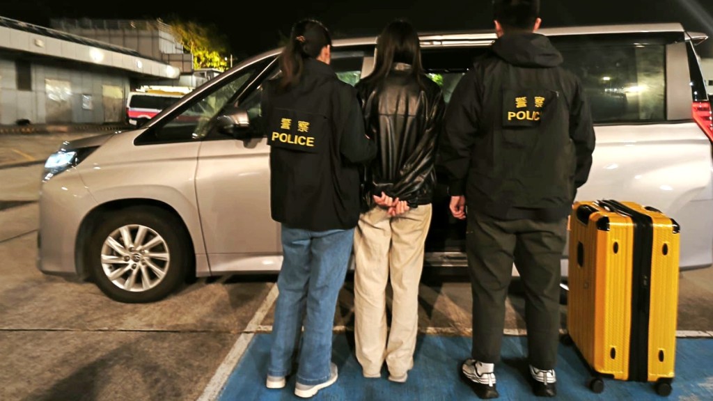 被捕女子帶署調查。