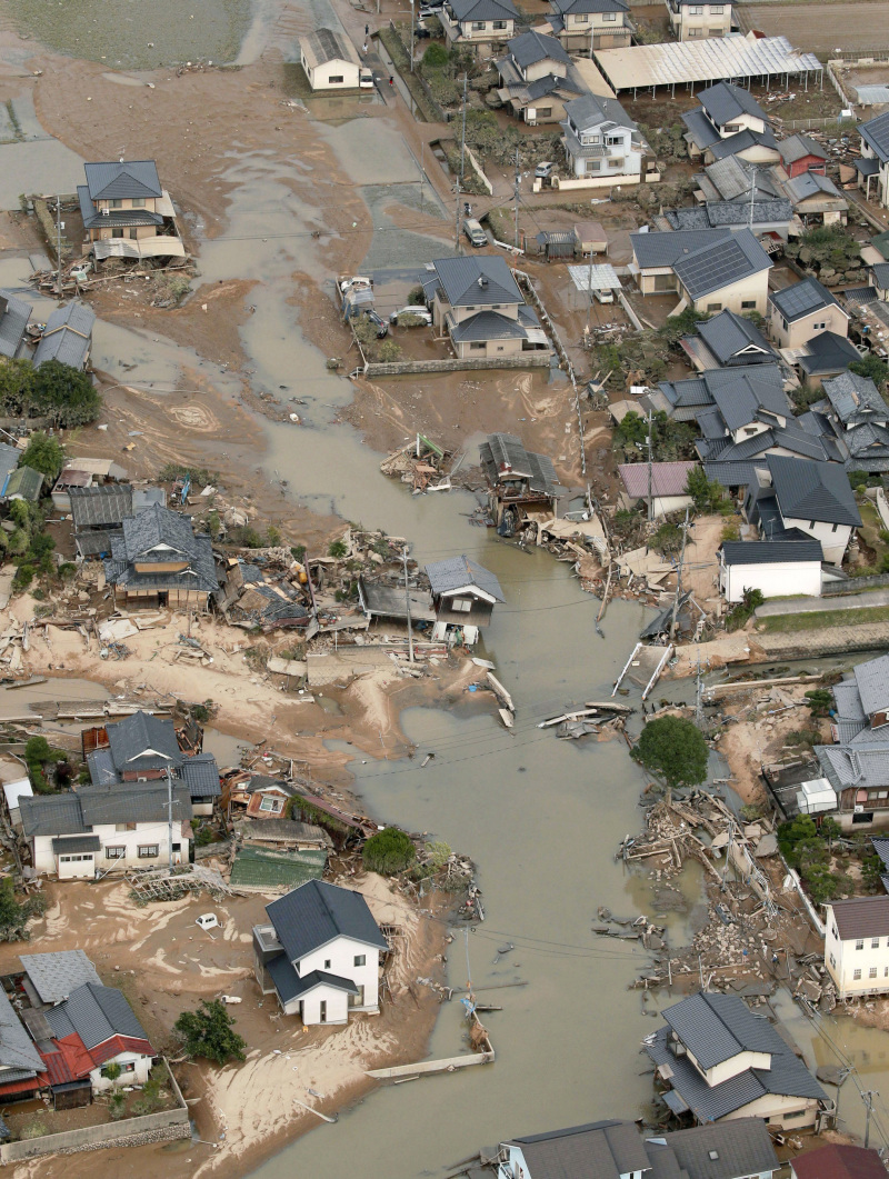 日本西部廣泛地區因連日豪雨成災,引發泥石流及山泥傾瀉,遇難人數增至90人。AP