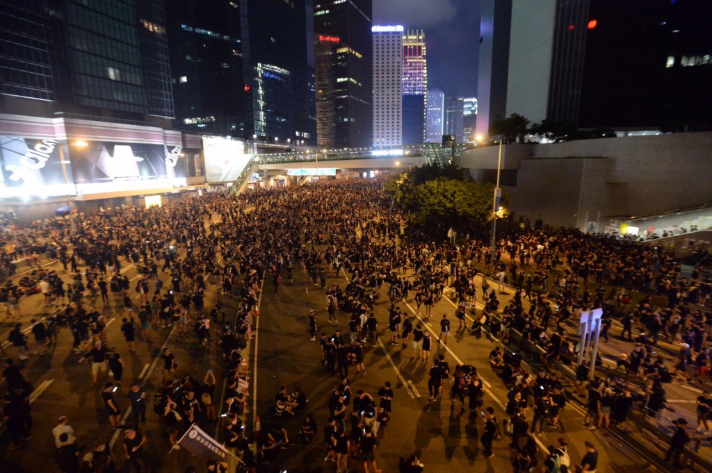 民陣深夜近11時宣布,今日遊行人數接近200萬人。