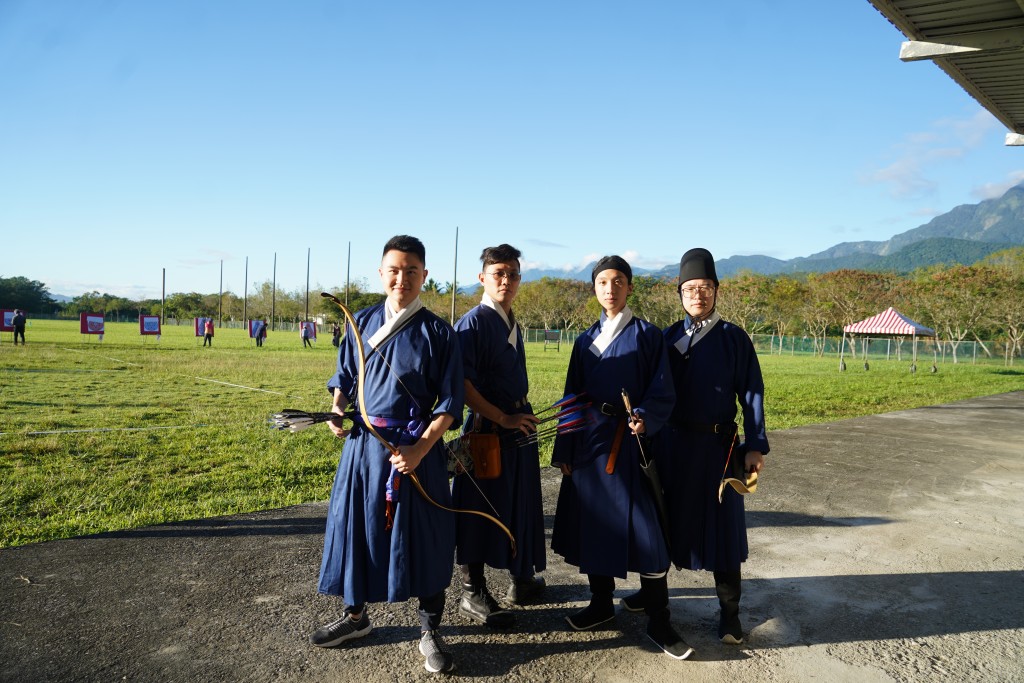傳統弓隊伍合照。 