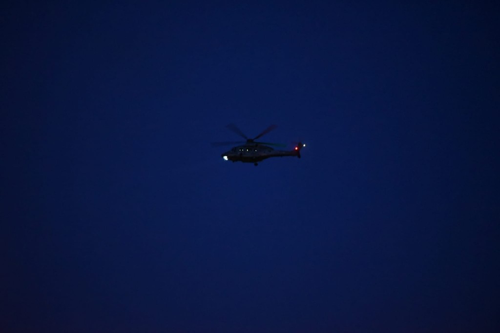 政府飛行服務隊直升機協助搜救。