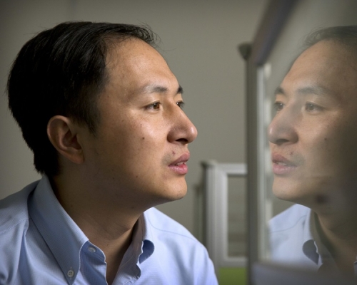 賀建奎被指蓄意逃避監管,私自組織人員進行國家禁止的人類胚胎基因編輯活動,已被將移交公安處理。美聯社
