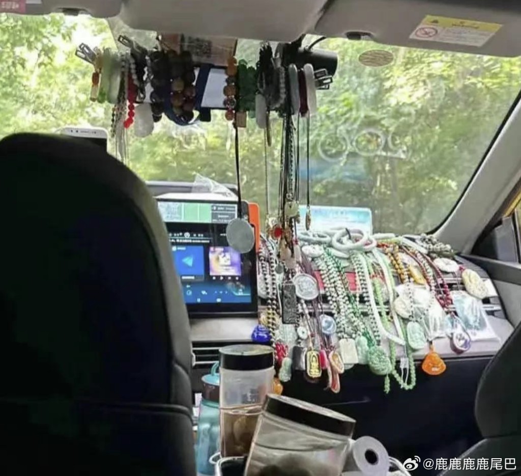 不少网约车也有兼售其他产品。微博