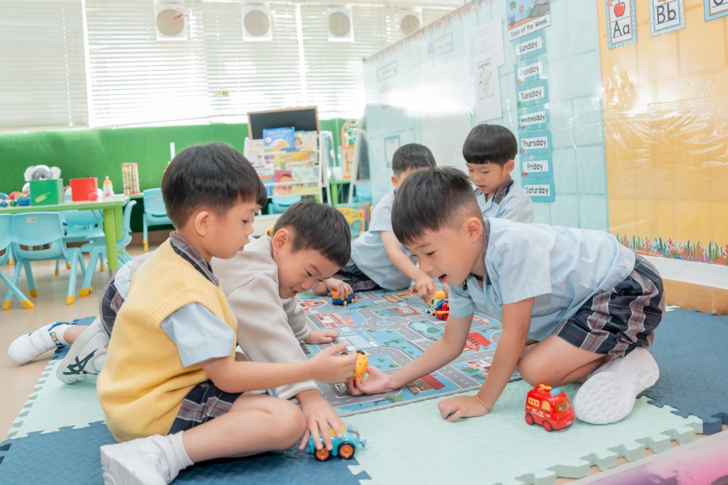 友善的學習環境除了鼓勵孩子探索，更可以增加朋輩間良性互動，從而提升他們的社交和解難能力！