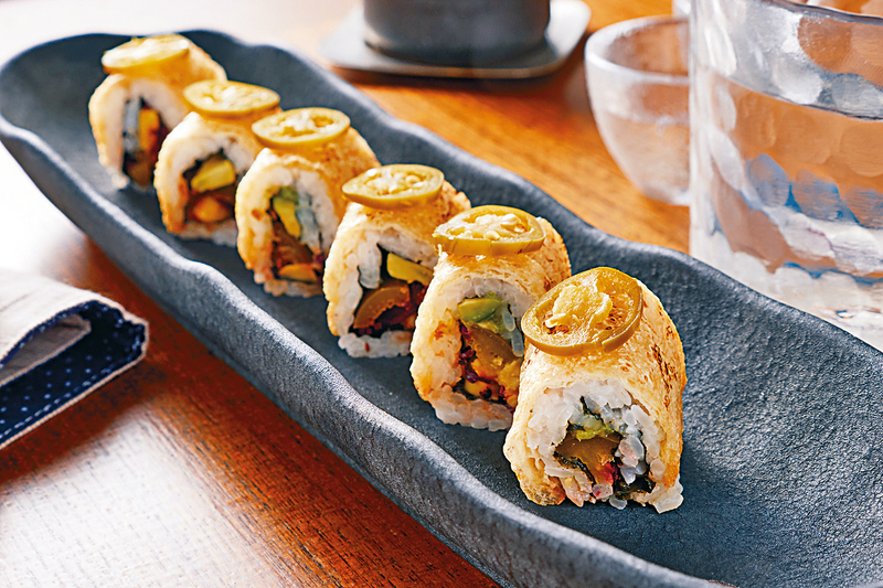 辣味啦啦卷
卷物加入醃製過的墨西哥青辣椒，辣度屬中上，嗜辣者不容錯過。