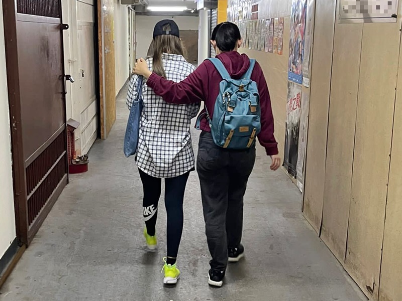 一名25歲姓劉女負責人涉嫌違反《預防及控制疾病(規定及指示)(業務及處所)規例》(第599F章)被捕。警方圖片
