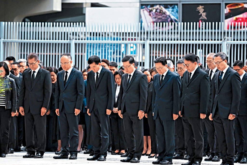 李家超、徐启方、农融、周霁、一众主要官员等，出席默哀仪式。