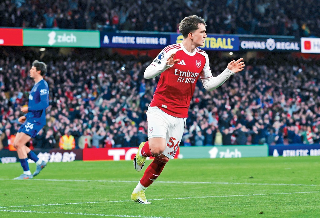 杜文成英超歷來最年輕入球球員，打破前愛華頓前鋒禾根的舊紀錄。