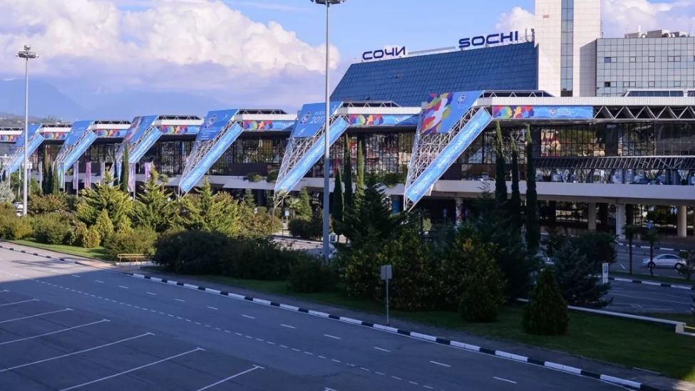 約100公里外的索契機場暫停航班升降。網上圖片