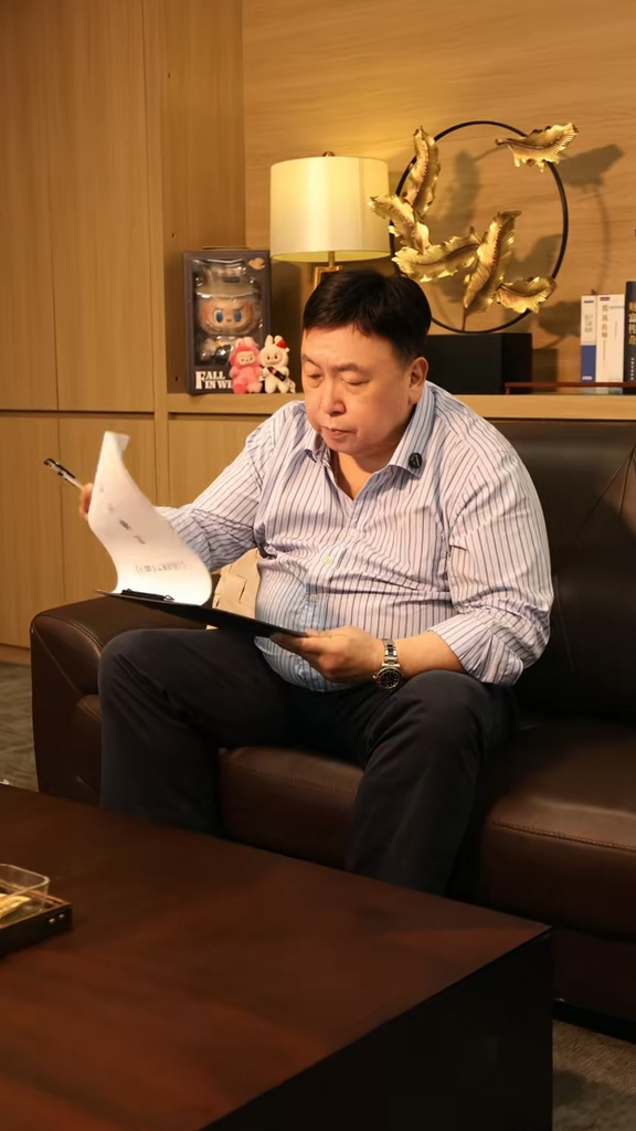 王晶近日在抖音拍片宣傳即將進行直播。 王晶近日在抖音拍片宣傳即將進行直播。