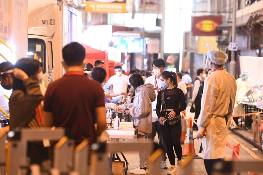 居民及職員分批進行檢測。