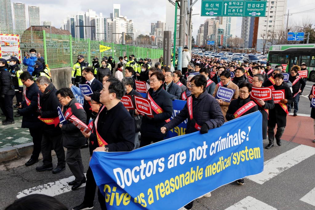南韓政府再次敦促離崗醫生在周四前返崗復工。路透社