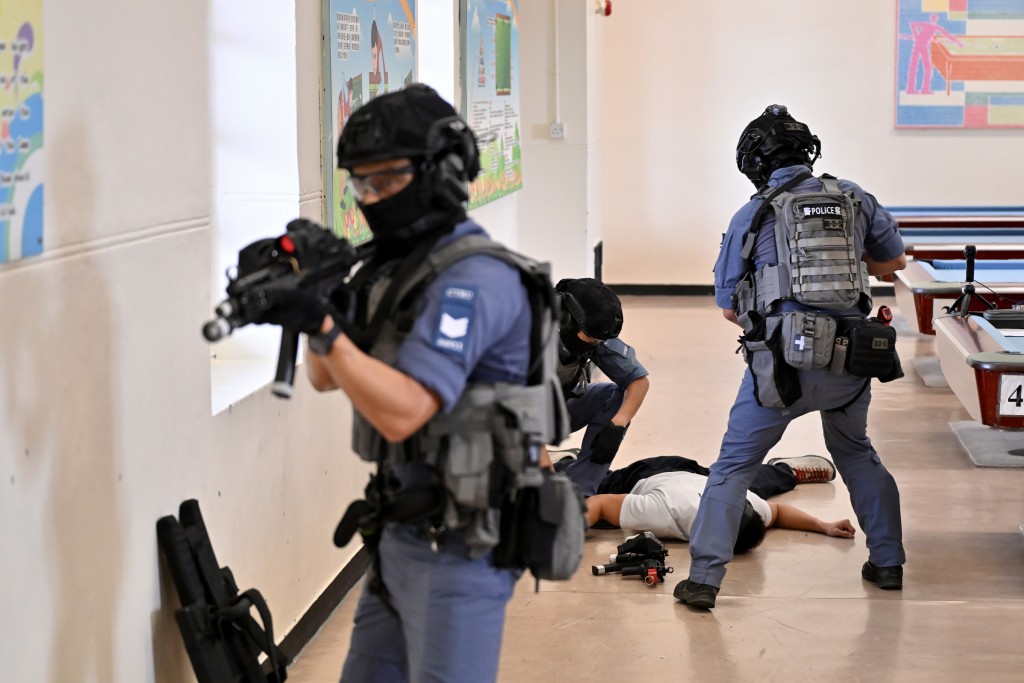 反恐演習由警務處反恐及重大事故科以及警隊演練組籌備,模擬有持械恐怖份子攻佔建築物。 反恐演習由警務處反恐及重大事故科以及警隊演練組籌備,模擬有持械恐怖份子攻佔建築物。