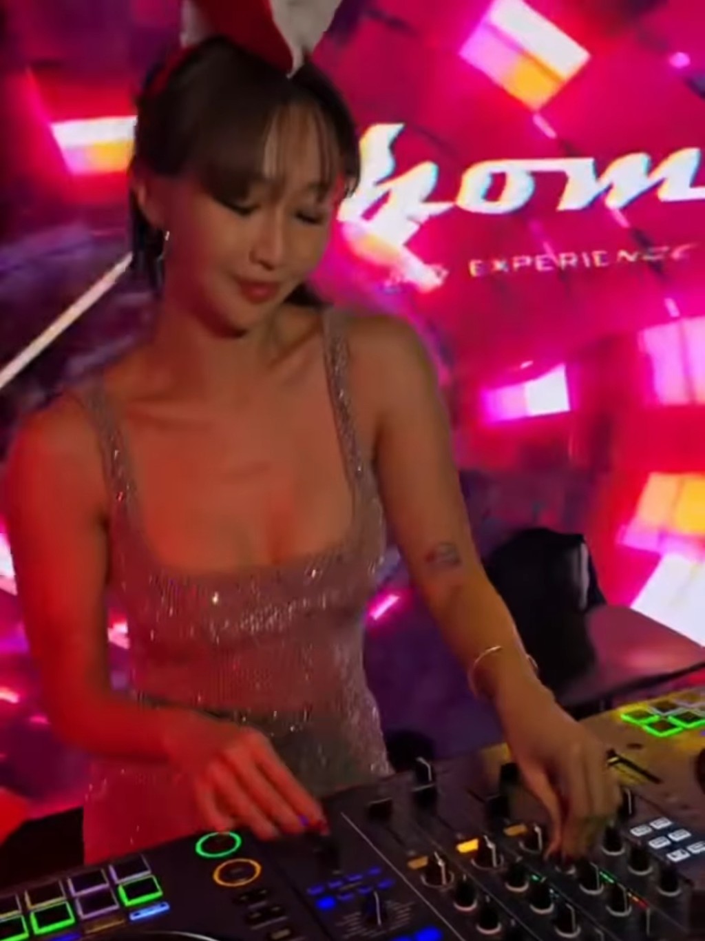 樂宜有「DJ女神」稱號。