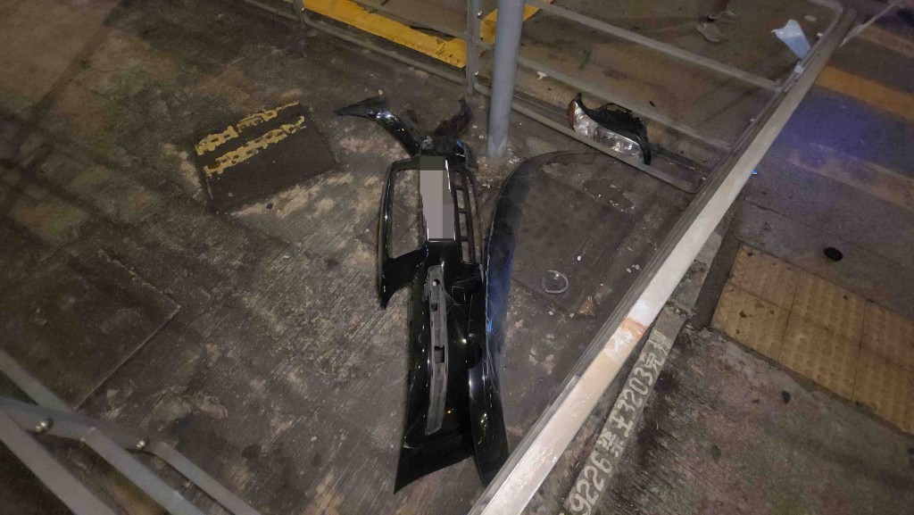 富豪私家車泵把飛脫。黎志偉攝 富豪私家車泵把飛脫。黎志偉攝