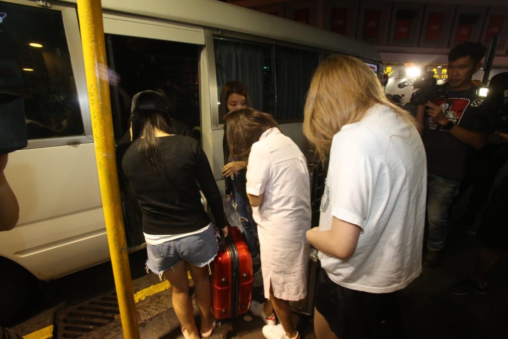 警方拘捕37名男女