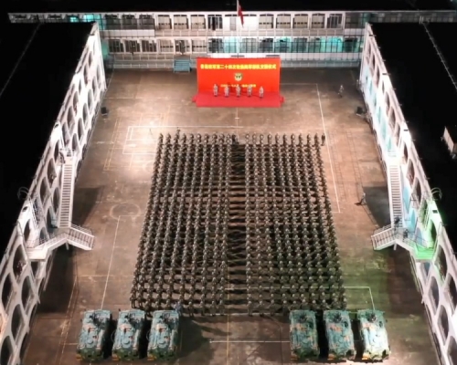 陸軍於槍會山軍營交接。央視軍事微博
