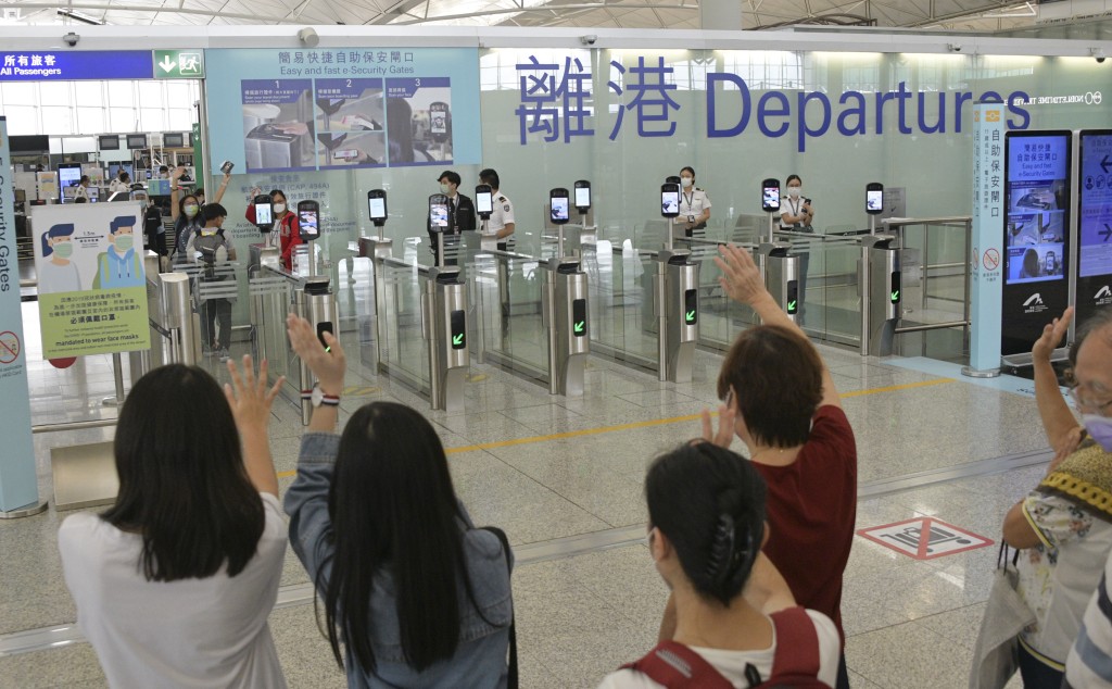 修例風波及國安法等事件後,政治環境改變,部分港人移英。資料圖片 修例風波及國安法等事件後,政治環境改變,部分港人移英。資料圖片