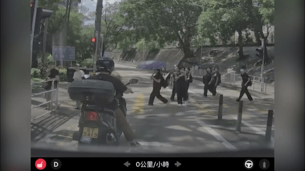 事件中幸未有任何人受傷。YouTube:車Cam特警 事件中幸未有任何人受傷。YouTube:車Cam特警