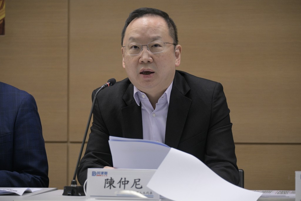 民建联立法会议员陈仲尼关注当局会否对区议员办事处的开放时间设最低要求。资料图片