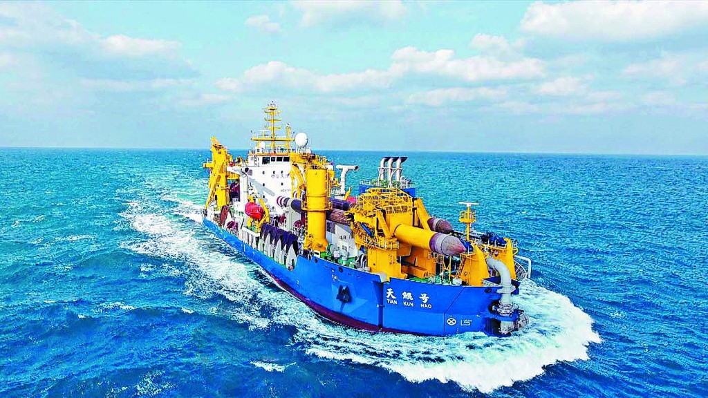 攝製隊能採訪到波斯灣皇家海域的造島神器「天鯤號」，實屬難能可貴。