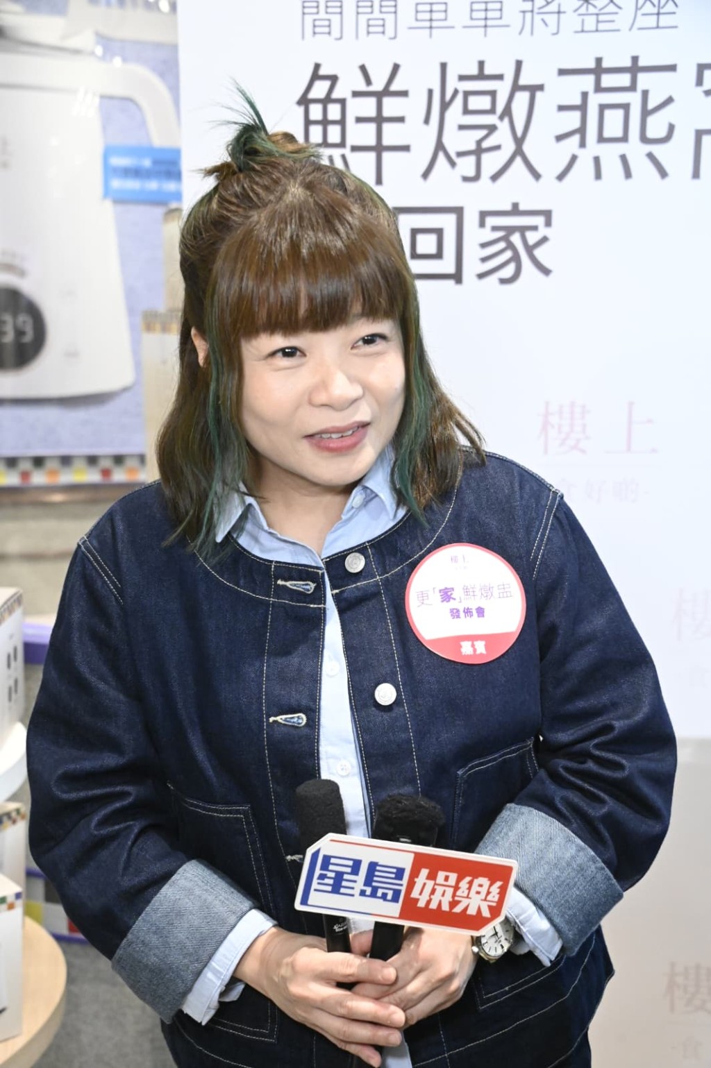 阮小儀出席煮食產品發佈會，示範燉燕窩。