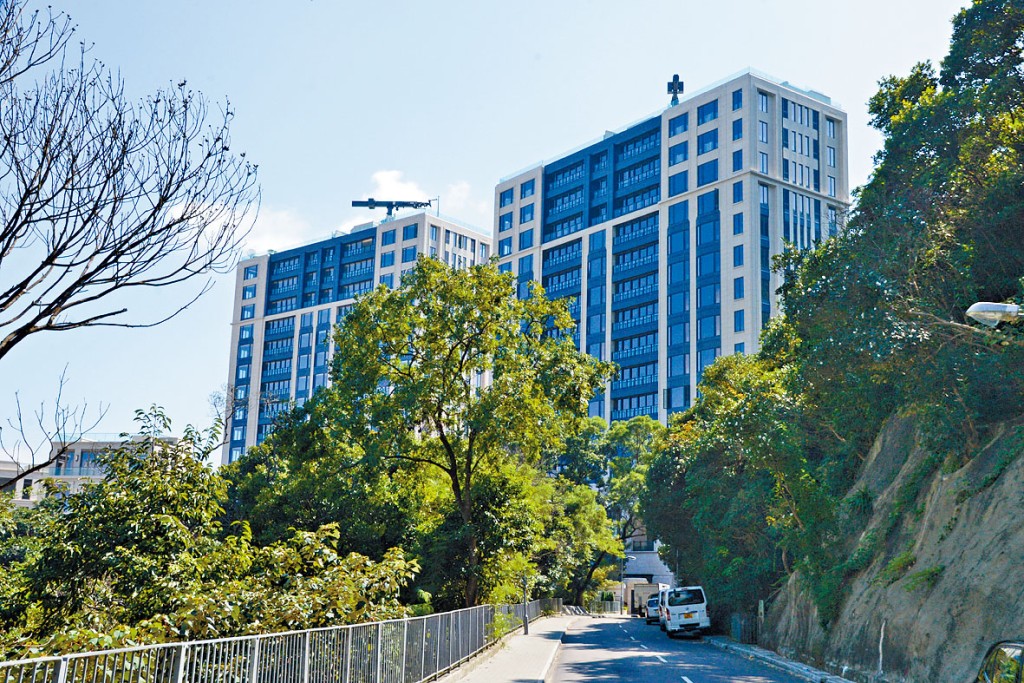 ■山頂MOUNT NICHOLSON高層戶，成交呎價近13.8萬，屬本港分層戶次高。