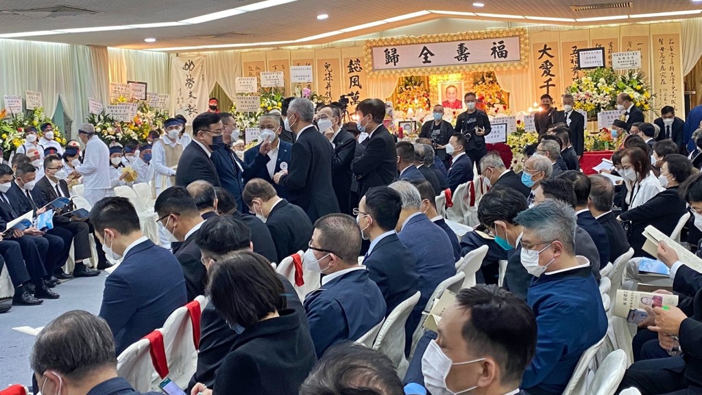 林樹哲之母林蘇秀蓮老太夫人昨天下午在香港殯儀館設靈祭奠,近千各界人士和閩籍鄉親參加。
